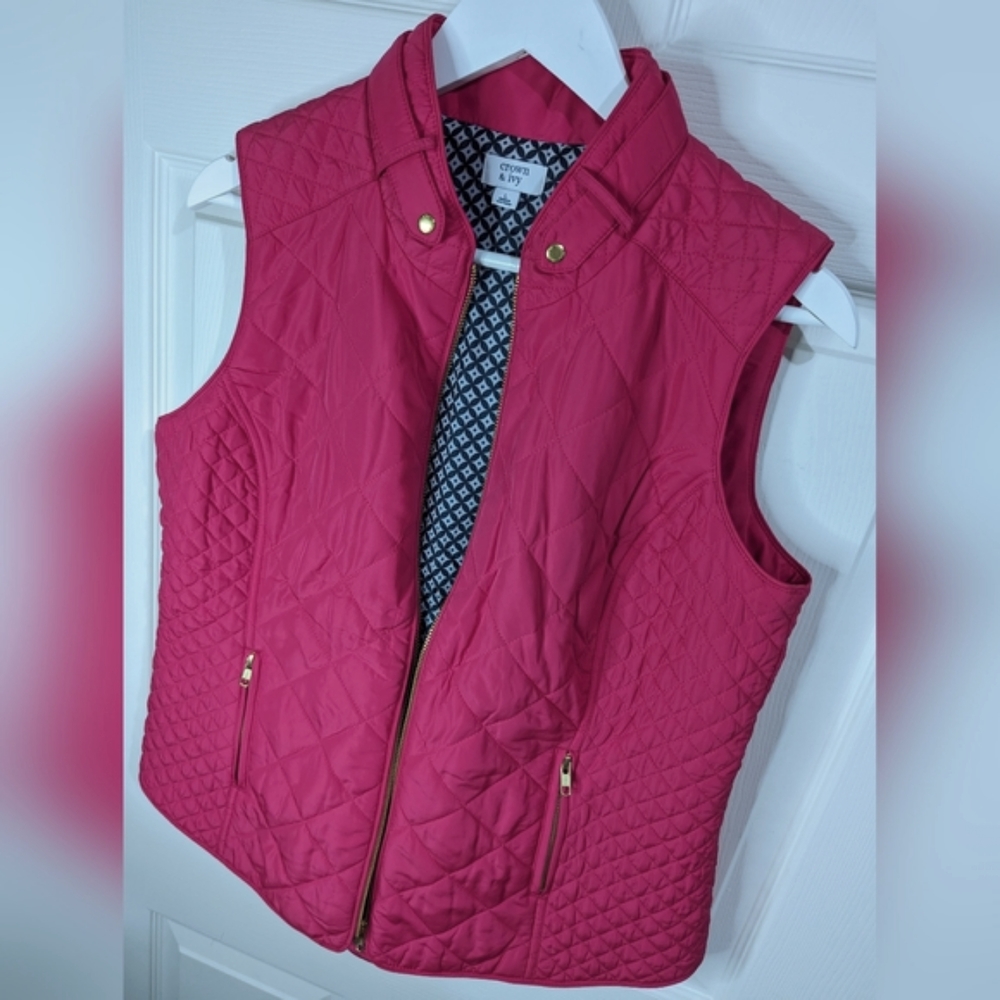 Crown & Ivy bright pink vest zip front size large